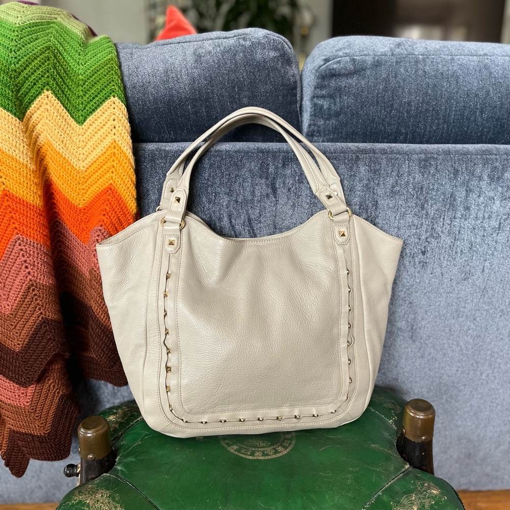 Vince Camuto. Gray-Beige Leather Handbag. Shoulder bag. Tote. Gold accents. EUC